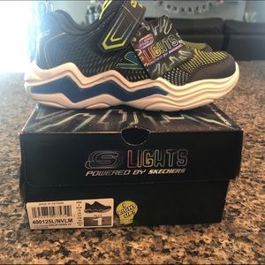 Sketchers S lights - brand new, boys size 1